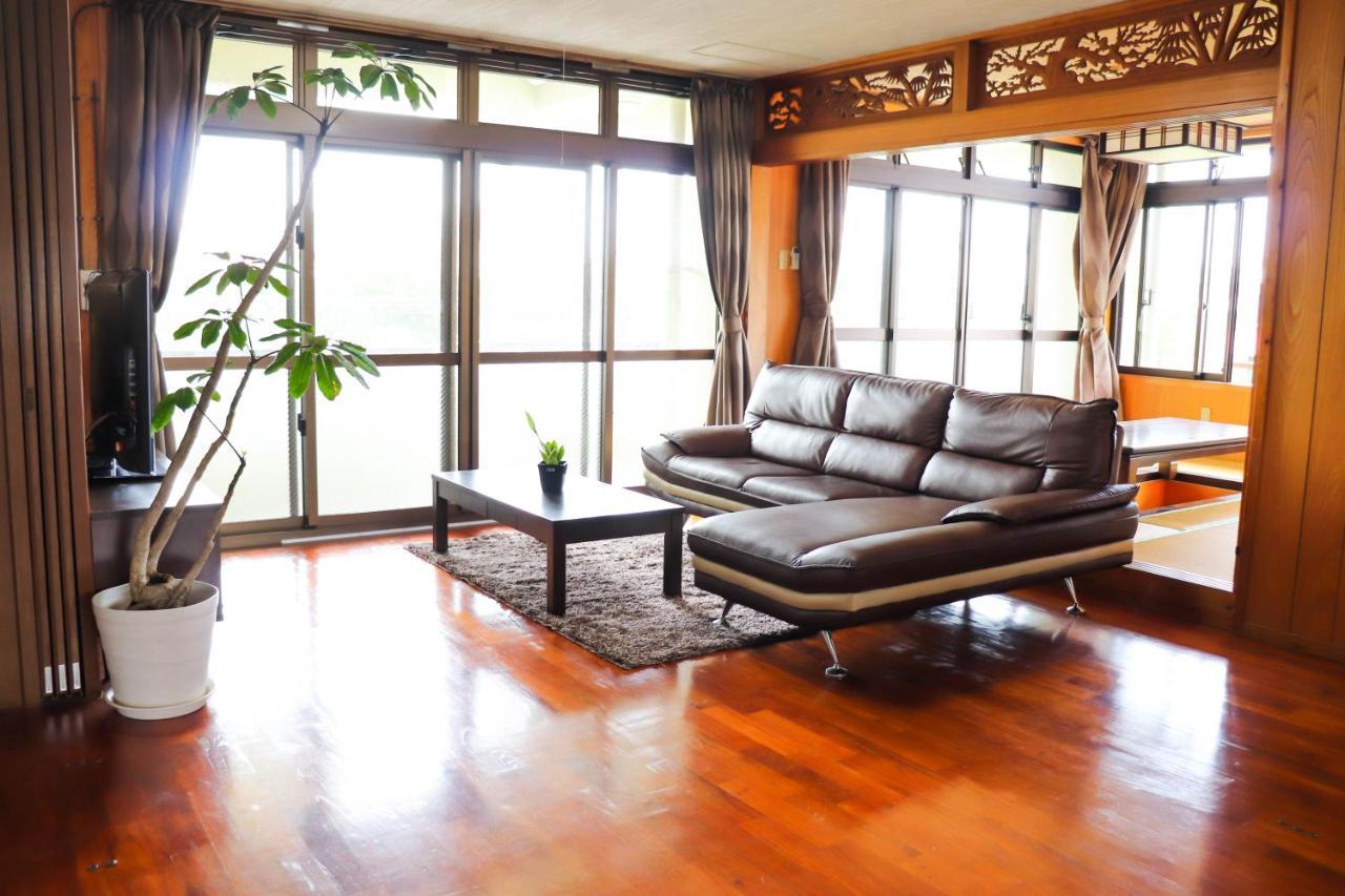 Condominium Hotel Mihama Upi Chatan Esterno foto