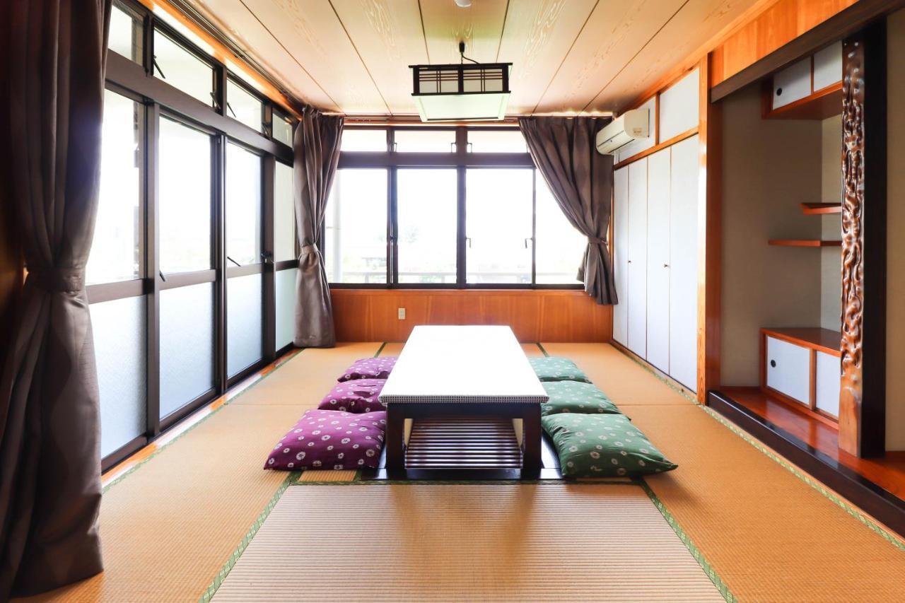 Condominium Hotel Mihama Upi Chatan Esterno foto